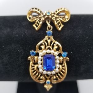 Unbranded gold tone bow blue faux Pearl's brooch